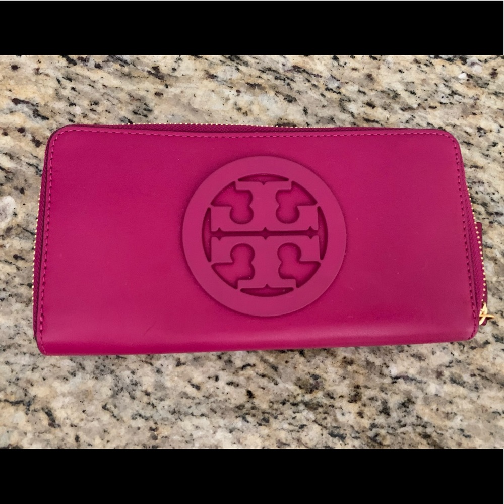 Tory Burch Fusia Wallet